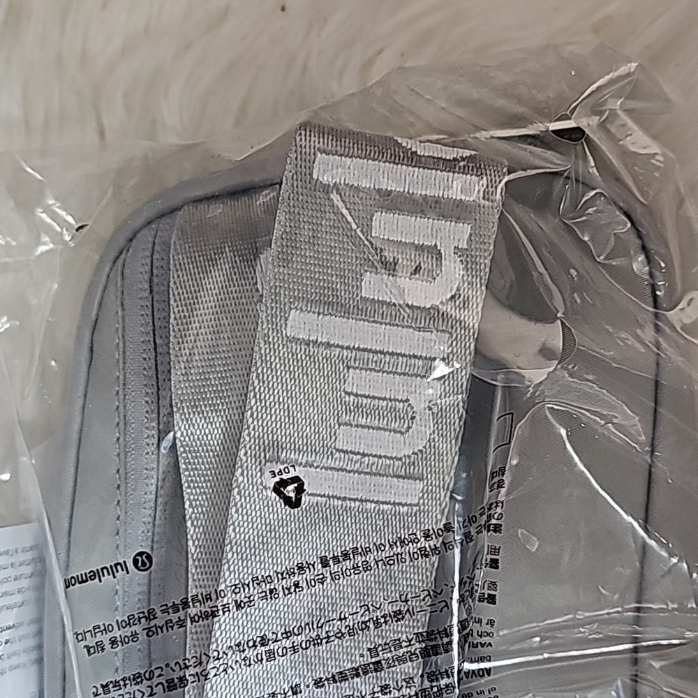 Lululemon Everywhere Belt Bag One Size Rhino Grey Unixes New - Picture 7 of 9